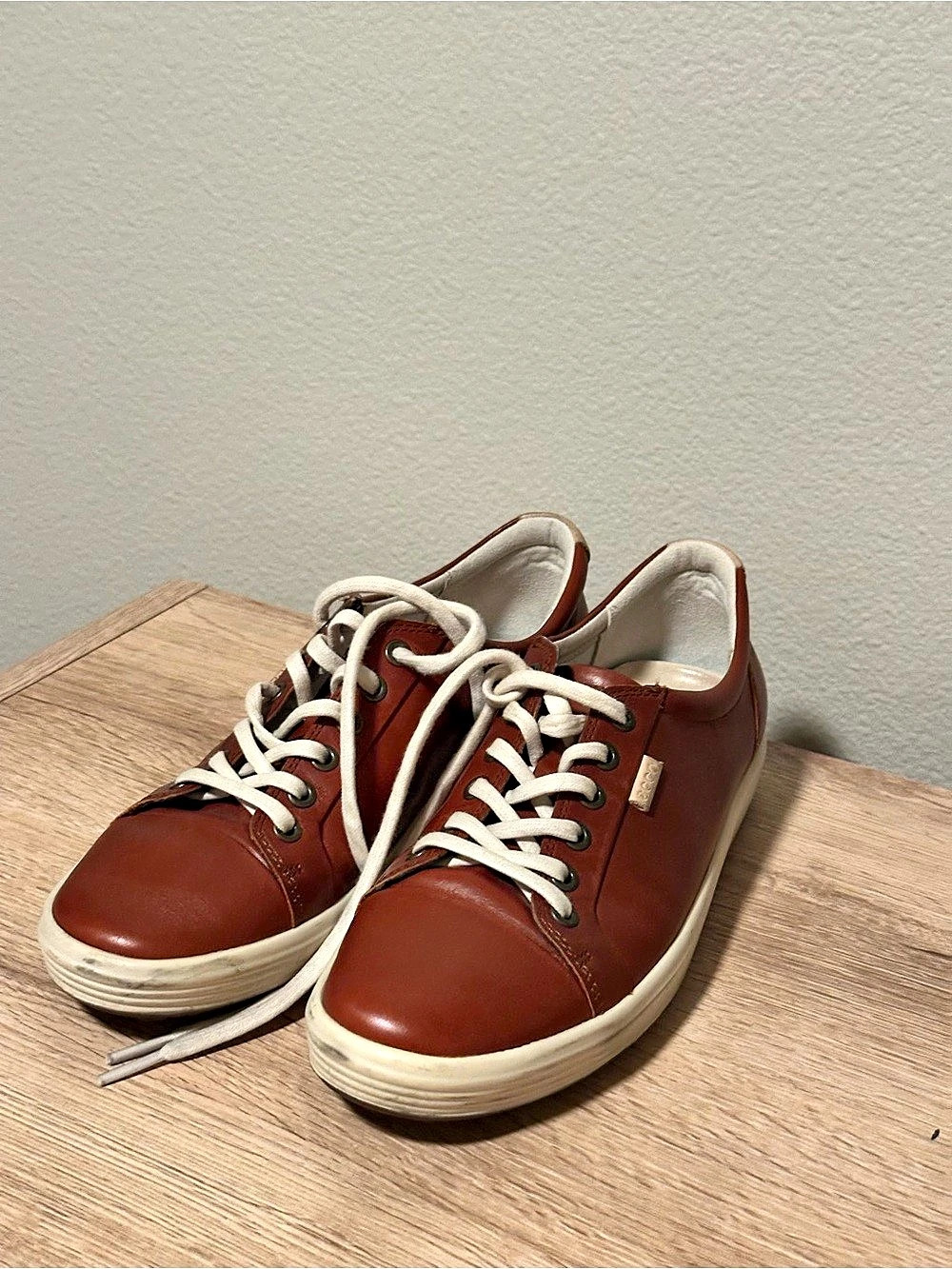 ECCO Soft 7 Sneaker Leather Low-Top Sneakers in Brown & White